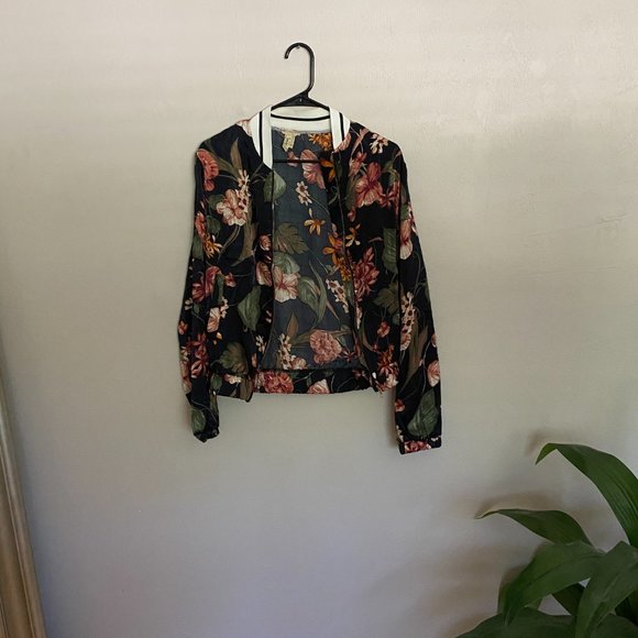 Gimmicks Floral Bomber - Picture 3 of 6